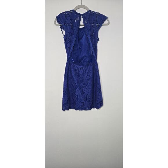 Womens Signature 8 cobalt blue lace dress. Size small - Picture 5 of 8